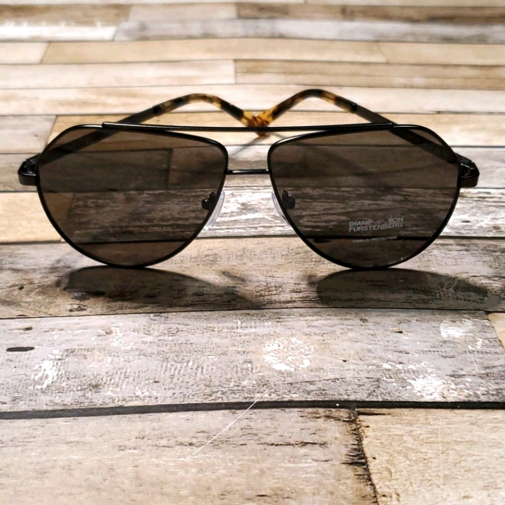 DVF Aviator Sunglasses - Picture 2 of 8